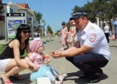 В международный День защиты детей Темрюкские полицейские в центре города организовали акцию «Лето без опасности»