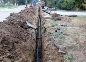 В поселка Гаркуша меняют 50-летний участок водопровода