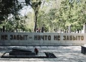 Студенческий удар: уборкa на Военном кладбище возле  Мемориала погибшим воинам